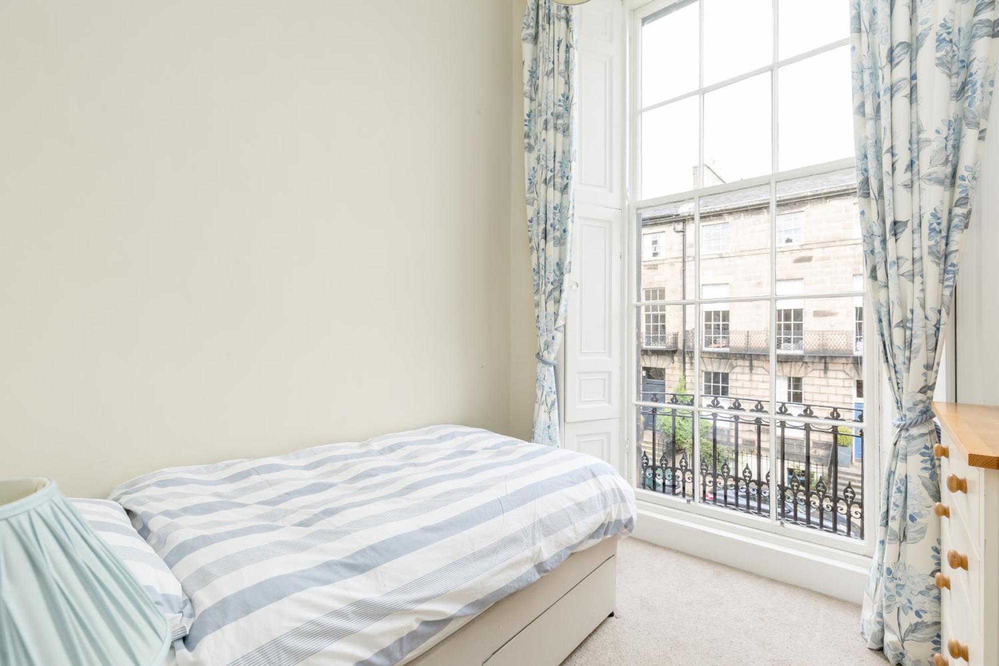 Light And Spacious 2 Bedroom Flat In Heart Of Edinburg Exteriör bild